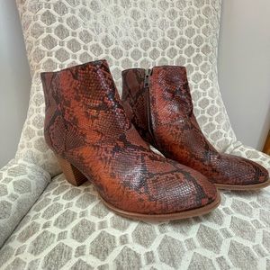 Madewell brown & black leopard booties; size 7